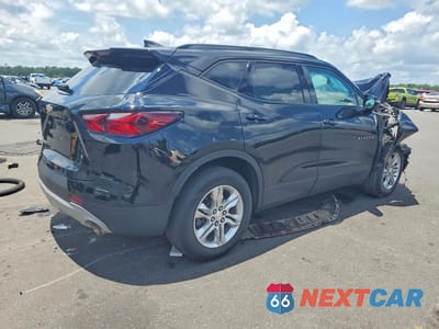 Trzecie zdjęcie samochodu z tyłu: 2021 CHEVROLET BLAZER 3LT VIN:3GNKBDRS8MS574513 - miniatura