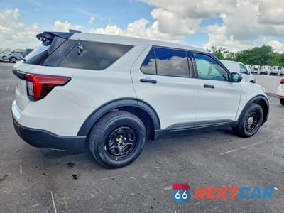 Trzecie zdjęcie samochodu z tyłu: 2025 FORD EXPLORER POLICE INTERCEPTOR VIN:1FM5K8AB5SGA31667 - miniatura