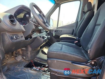 Piąte zdjęcie samochodu w środku: 2019 MERCEDES BENZ SPRINTER 2500 DELIVERY VAN VIN:WD4PF1CD2KP136339 - miniatura