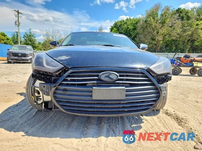 Piąte zdjęcie samochodu w środku: 2014 HYUNDAI VELOSTER TURBO VIN:KMHTC6AE9EU188644 - miniatura