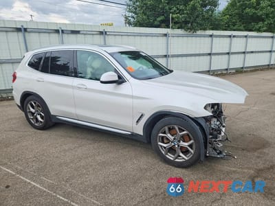 Czwarte zdjęcie samochodu z boku: 2021 BMW X3 XDRIVE30E VIN:5UXTS1C02M9H02476 - miniatura