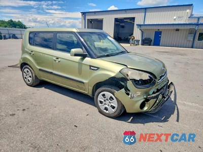 Czwarte zdjęcie samochodu z boku: 2012 KIA SOUL BASE VIN:KNDJT2A57C7471186 - miniatura