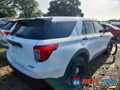 Trzecie zdjęcie samochodu z tyłu: 2023 FORD EXPLORER POLICE INTERCEPTOR VIN:1FM5K8AB2PGC00244 - miniatura