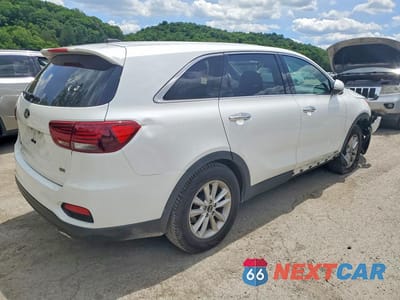 Trzecie zdjęcie samochodu z tyłu: 2019 KIA SORENTO LX VIN:5XYPGDA3XKG526045 - miniatura