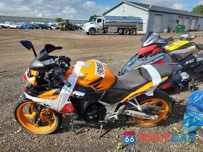 Trzecie zdjęcie samochodu z tyłu: 2013 HONDA CBR250 R VIN:MLHMC4109D5302763 - miniatura