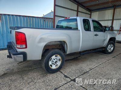 Trzecie zdjęcie samochodu z tyłu: 2013 GMC SIERRA K2500 HEAVY DUTY VIN:1GT22ZCG6DZ305066 - miniatura