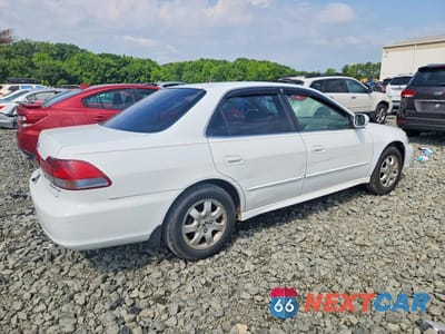 Trzecie zdjęcie samochodu z tyłu: 2001 HONDA ACCORD EX VIN:JHMCG668X1C021106 - miniatura