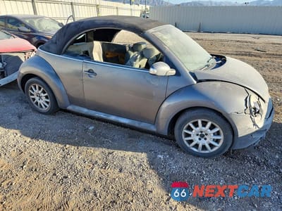 Czwarte zdjęcie samochodu z boku: 2004 VOLKSWAGEN NEW BEETLE GLS VIN:3VWCD31Y14M351782 - miniatura
