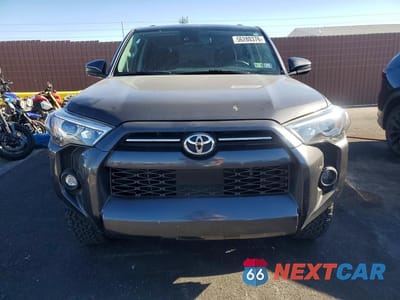 Piąte zdjęcie samochodu w środku: 2021 TOYOTA 4RUNNER SR5 VIN:JTEMU5JR0M5962609 - miniatura
