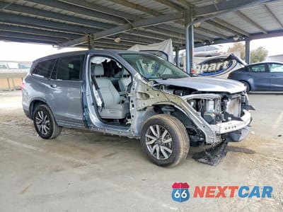 Czwarte zdjęcie samochodu z boku: 2020 HONDA PILOT EXL VIN:5FNYF6H59LB062023 - miniatura