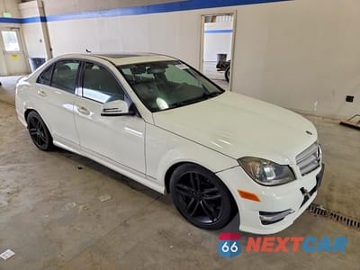 Czwarte zdjęcie samochodu z boku: 2012 MERCEDES-BENZ C 300 4MATIC VIN:WDDGF8BB9CA692788 - miniatura
