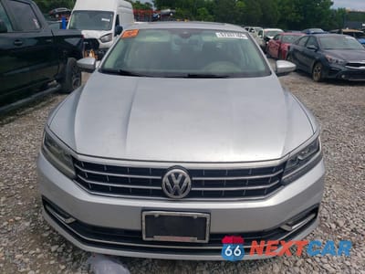 Piąte zdjęcie samochodu w środku: 2017 VOLKSWAGEN PASSAT SEL PREMIUM VIN:1VWCT7A37HC002972 - miniatura