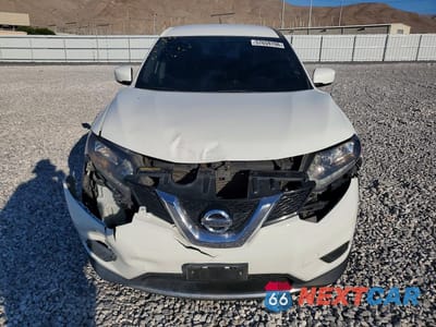 Piąte zdjęcie samochodu w środku: 2016 NISSAN ROGUE S VIN:JN8AT2MT7GW023217 - miniatura