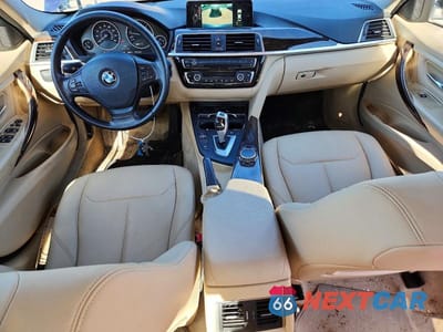 Zdjęcie 8 z 12 samochodu: 2016 BMW 320 XI VIN:WBA8E5G57GNT93492 - miniatura