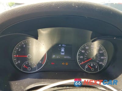 Zdjęcie 9 z 12 samochodu: 2019 KIA OPTIMA LX VIN:5XXGT4L34KG299965 - miniatura