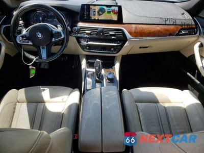 Zdjęcie 8 z 12 samochodu: 2018 BMW M550XI VIN:WBAJB9C5XJB035853 - miniatura