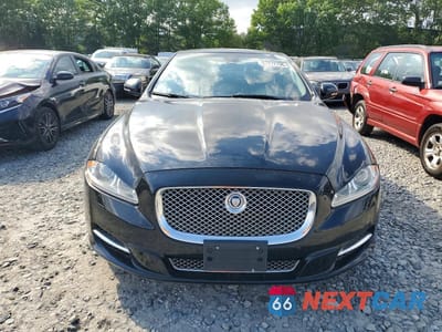 Piąte zdjęcie samochodu w środku: 2012 JAGUAR XJ SUPERCHARGED VIN:SAJWA1GEXCMV28416 - miniatura