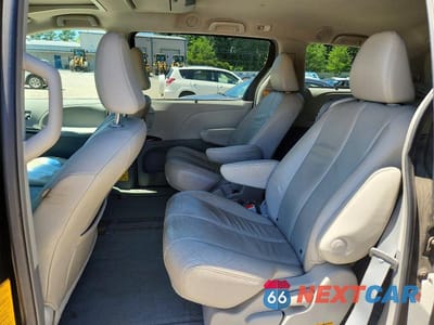 Zdjęcie 11 z 13 samochodu: 2013 TOYOTA SIENNA XLE 8-PASSENGER VIN:5TDYK3DC5DS316502 - miniatura
