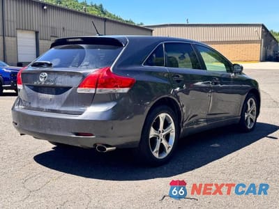 Czwarte zdjęcie samochodu z boku: 2010 TOYOTA VENZA VIN:4T3BK3BBXA0032941 - miniatura