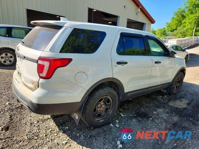 Trzecie zdjęcie samochodu z tyłu: 2016 FORD EXPLORER POLICE INTERCEPTOR VIN:1FM5K8AR9GGA36732 - miniatura