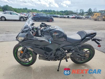 Trzecie zdjęcie samochodu z tyłu: 2019 KAWASAKI EX650 F VIN:JKAEXEK12KDA32977 - miniatura