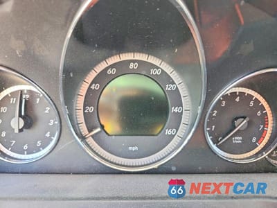 Zdjęcie 9 z 14 samochodu: 2010 MERCEDES-BENZ E 550 VIN:WDDKJ7CB2AF019892 - miniatura