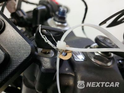 Zdjęcie 8 z 10 samochodu: 2000 HONDA CBR900 RR VIN:JH2SC4401YM004846 - miniatura