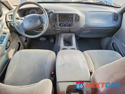 Zdjęcie 8 z 13 samochodu: 2002 FORD EXPEDITION XLT VIN:1FMPU16LX2LA09747 - miniatura