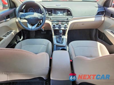 Zdjęcie 8 z 12 samochodu: 2019 HYUNDAI ELANTRA SE VIN:5NPD74LF2KH411183 - miniatura