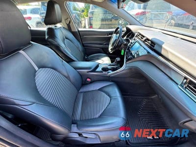 Piąte zdjęcie samochodu w środku: 2020 TOYOTA CAMRY SE VIN:4T1G11AK0LU346463 - miniatura