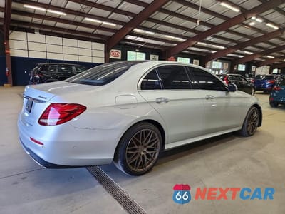 Trzecie zdjęcie samochodu z tyłu: 2018 MERCEDES-BENZ E 300 4MATIC VIN:WDDZF4KB0JA397688 - miniatura