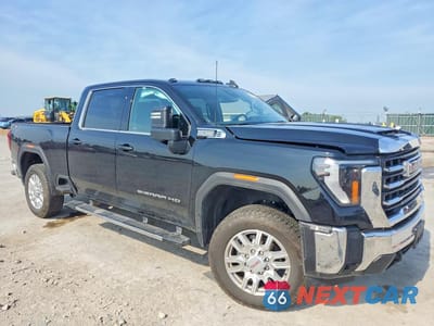 Czwarte zdjęcie samochodu z boku: 2024 GMC SIERRA K2500 SLE VIN:1GT49ME75RF462410 - miniatura