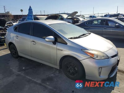 Czwarte zdjęcie samochodu z boku: 2014 TOYOTA PRIUS TWO VIN:JTDKN3DU9E0363915 - miniatura