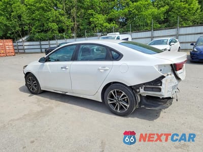 Drugie zdjęcie samochodu z przodu: 2023 KIA FORTE LXS VIN:3KPF24AD1PE589042 - miniatura