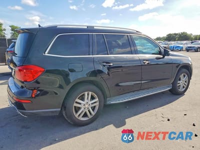 Trzecie zdjęcie samochodu z tyłu: 2013 MERCEDES-BENZ GL 450 4MATIC VIN:4JGDF7CE1DA133300 - miniatura