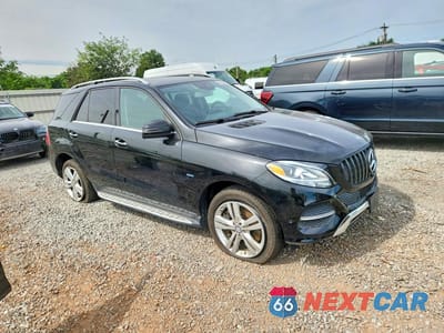 Czwarte zdjęcie samochodu z boku: 2017 MERCEDES-BENZ GLE 550E 4MATIC VIN:4JGDA6DB7HA838427 - miniatura