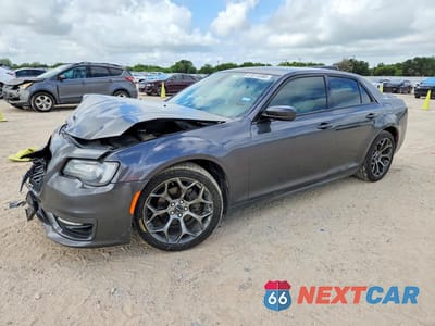 2018 CHRYSLER 300 S 2C3CCABG8JH142988 - główne zdjęcie licytacji z USA - miniatura