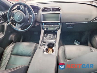 Zdjęcie 8 z 13 samochodu: 2017 JAGUAR F-PACE PRESTIGE VIN:SADCK2BV1HA490048 - miniatura
