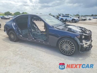 Czwarte zdjęcie samochodu z boku: 2023 MERCEDES-BENZ C 300 4MATIC VIN:W1KAF4HBXPR096814 - miniatura