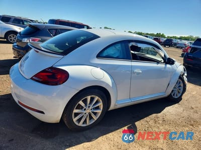 Trzecie zdjęcie samochodu z tyłu: 2018 VOLKSWAGEN BEETLE S VIN:3VWFD7AT0JM709944 - miniatura
