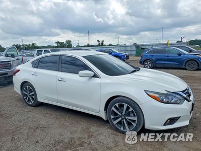Czwarte zdjęcie samochodu z boku: 2018 NISSAN ALTIMA 2.5 SR VIN:1N4AL3AP4JC260724 - miniatura