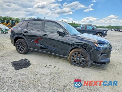 Czwarte zdjęcie samochodu z boku: 2025 HONDA HR-V SPORT VIN:3CZRZ1H57SM749875 - miniatura