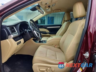 Zdjęcie 7 z 14 samochodu: 2019 TOYOTA HIGHLANDER LE PLUS VIN:5TDZZRFH4KS294484 - miniatura