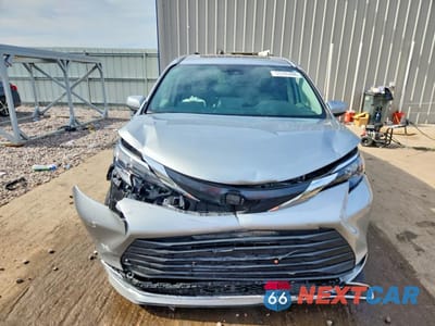Piąte zdjęcie samochodu w środku: 2024 TOYOTA SIENNA XLE 7-PASSENGER VIN:5TDYSKFC0RS118697 - miniatura