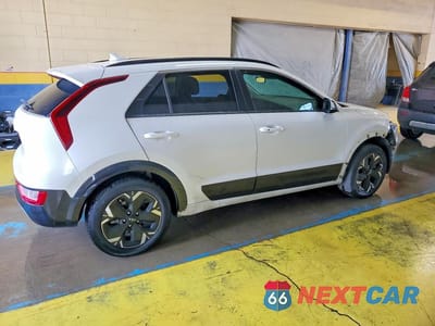Trzecie zdjęcie samochodu z tyłu: 2023 KIA NIRO WIND VIN:KNDCR3L1XP5049101 - miniatura