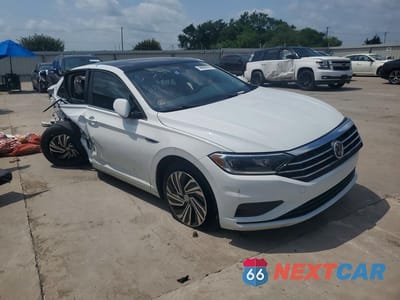 Czwarte zdjęcie samochodu z boku: 2020 VOLKSWAGEN JETTA SEL VIN:3VWEB7BU8LM073771 - miniatura