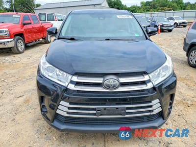 Piąte zdjęcie samochodu w środku: 2018 TOYOTA HIGHLANDER LE VIN:5TDBZRFH8JS817683 - miniatura