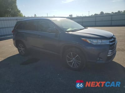 Czwarte zdjęcie samochodu z boku: 2018 TOYOTA HIGHLANDER XLE VIN:5TDKZRFH7JS280711 - miniatura
