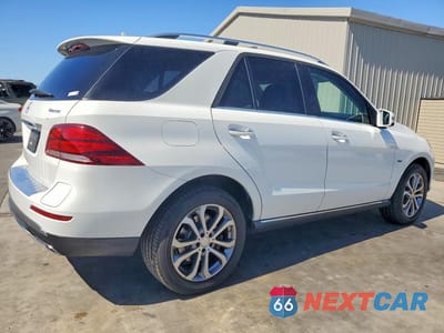 Trzecie zdjęcie samochodu z tyłu: 2017 MERCEDES-BENZ GLE 550E 4MATIC VIN:4JGDA6DB8HA814055 - miniatura
