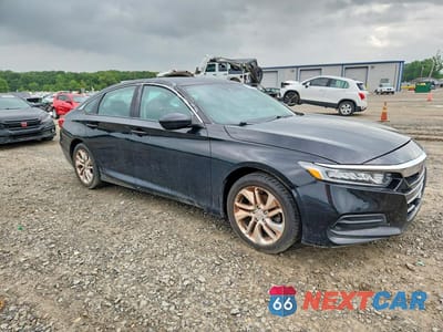 Czwarte zdjęcie samochodu z boku: 2018 HONDA ACCORD LX VIN:1HGCV1F19JA088841 - miniatura